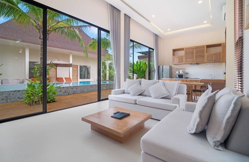 Si Sunthon Villa | Spacious 5-bedroom villa in fantastic Si Sunthon with WiFi, AC