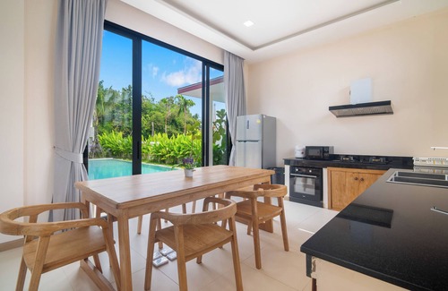Si Sunthon Villa | Spacious 5-bedroom villa in fantastic Si Sunthon with WiFi, AC