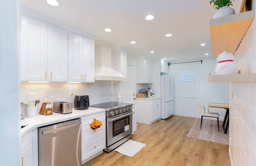 Midway City Villa | Spacious 5-bedroom villa in fabulous Hungtinton Beach near Disney and SoCal Gems