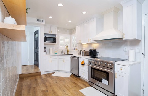 Midway City Villa | Spacious 5-bedroom villa in fabulous Hungtinton Beach near Disney and SoCal Gems