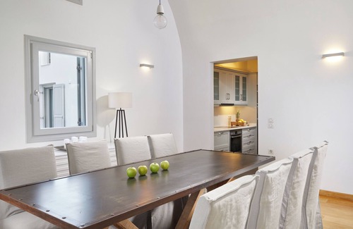 Akrotiri Villa | Spacious 5-bedroom villa in fabulous Santorini with WiFi, AC