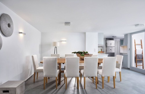 Akrotiri Villa | Spacious 5-bedroom villa in fabulous Santorini with WiFi, AC