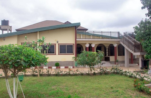 Kumasi House | Spacious 5-bedroom villa with WiFi and AC in enchanting Kumasi