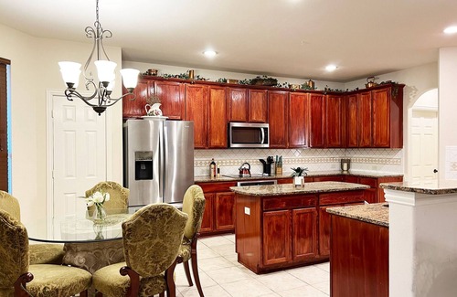 Allen House | Spacious 5 bedroom w/Game Room and Covered Patio