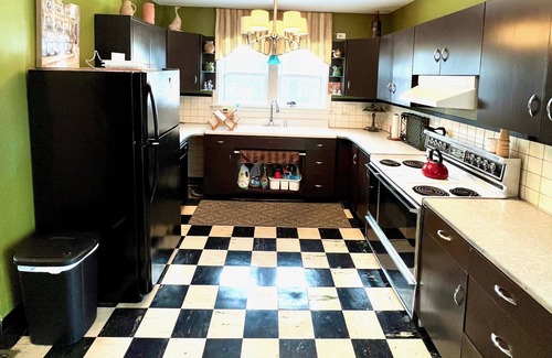 Granville House | Spacious 5-bedroom w/huge yard. Rural getaway!