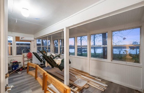 Oakhurst House | Spacious 5-bedroom waterfront house in charming Huntsville