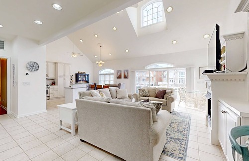 Heron Harbour Isle House | Spacious 5 bedroom, waterfront home w/grill, firepit, full kitchen & shared pool