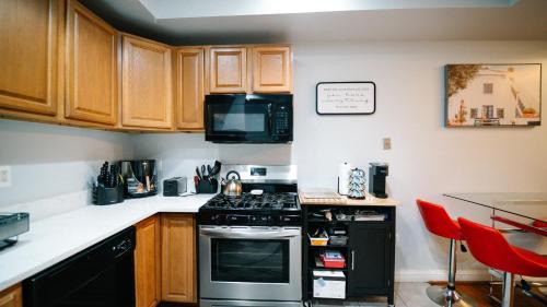 Park View Villa | Spacious 5 Bedroom Washington DC Home Near Downtown with Free Parking