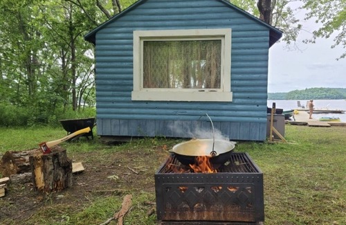 Utterson Cottage | Spacious 5 bedroom waterfront cottage. Billiard, TV, 3 kayaks, fishing, swimming