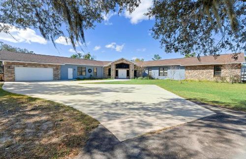 St. Cloud House | Spacious 5-Bedrooms Contemporary Ranch with fitness room, Wifi, pool table