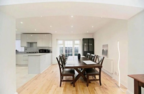Purley House | Spacious 5 Bedrooms Family Detached House in Purley 23 min to Central London