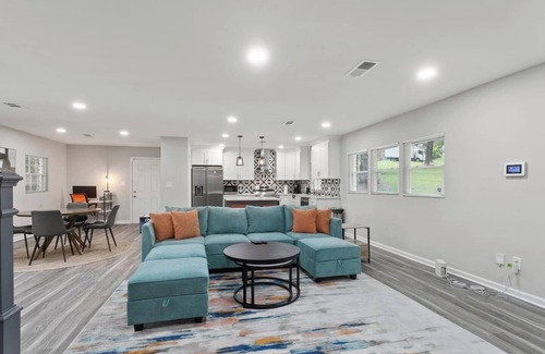 Candler-McAfee House | Spacious 5 BR Holiday Retreat close to dt ATL