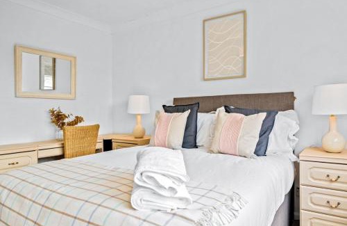 Bramcote House | Spacious 5 BR House