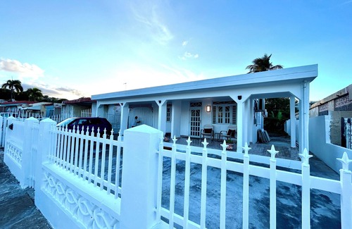 La Pared House | Spacious 5-BR house with private POOL, WiFi, AC in lovely Luquillo