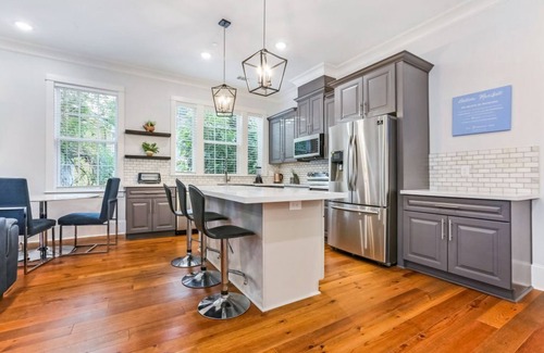 Faubourg Lafayette House | Spacious 5 BR Retreat + Pool | Near It All!
