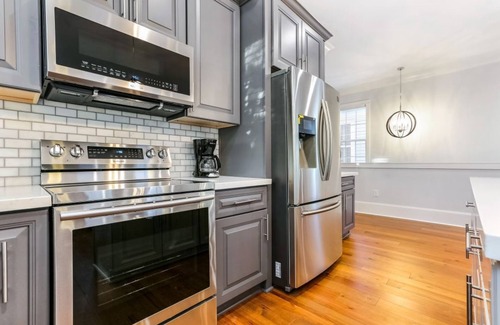 Faubourg Lafayette House | Spacious 5 BR Retreat + Pool | Near It All!