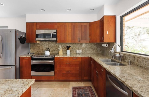 Spicewood At Bullcreek House | Spacious 5-BR Retreat in North Austin with Firepit!