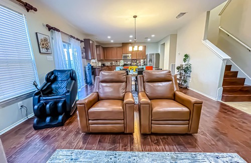 McNeil House | Spacious 5-King Bed Mansion | 15 Min to Downtown Austin