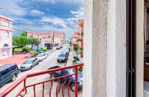 Poros Apartment | Spacious 5-Person Apartment