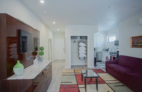Bankers Hill Apartment | Spacious 500 sqft Studio with Balboa Park View