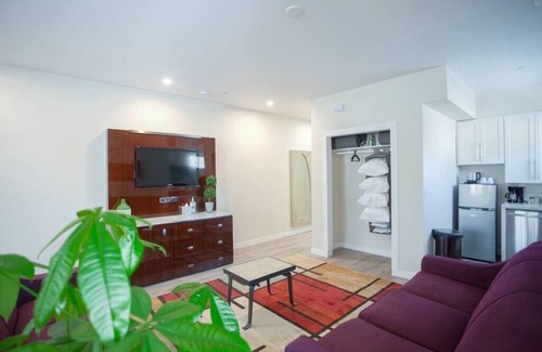 Bankers Hill Apartment | Spacious 500 sqft Studio with Balboa Park View