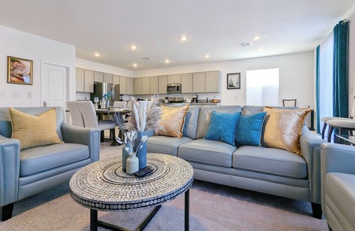 Enterprise House | Spacious 5B4B Single Story home @ EV Charger & Pool Table @ 10 Mins to Strip!