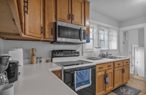 Decatur House | Spacious 5BedRooms House Near Millikin Univ – Perfect for Groups & Families!
