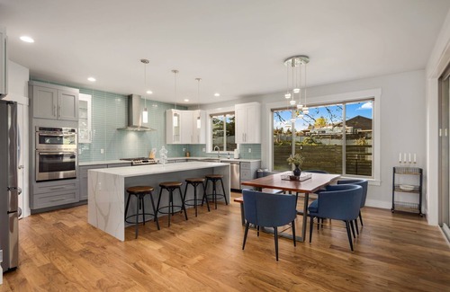 Federal Way House | Spacious 5BR/3BA + Game room, Tacoma Home w/Covered Deck & Fireplace
