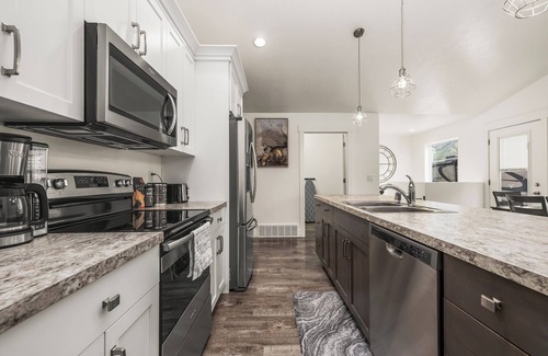 Santaquin House | Spacious 5BR 3BA Santaquin Home with Yard, Patio, Garage & Fitness Room