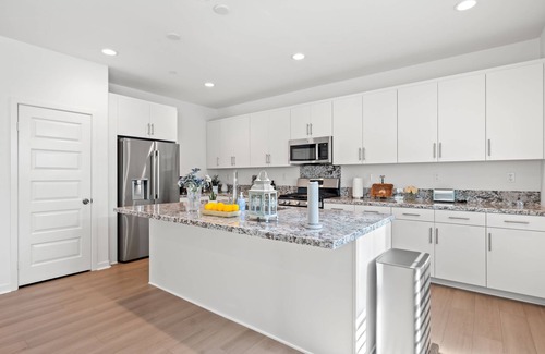 Fontana House | Spacious 5BR Getaway w Game Room Modern Comfort