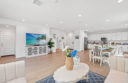 Fontana House | Spacious 5BR Getaway w Game Room Modern Comfort