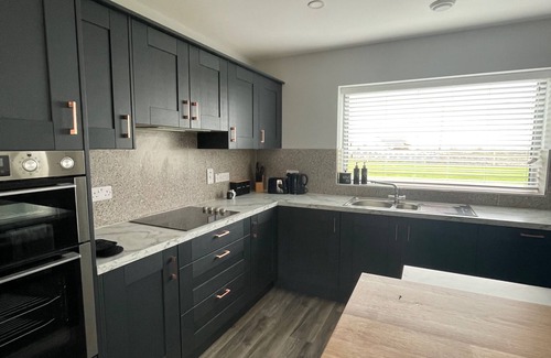 Tuam House | Spacious 5Br Home - Country View - Close to Galway