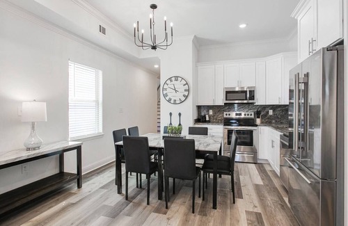 Tulane - Gravier House | Spacious 5BR Home | Free Parking Near FQ