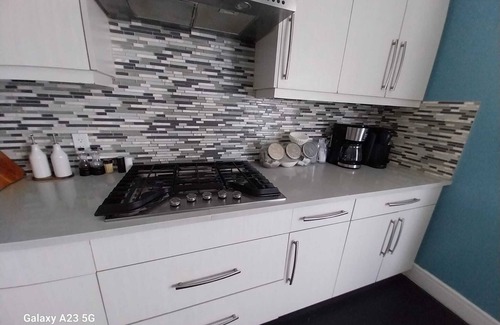 Northwest Edmonton House | Spacious 5BR Home garage parking/sleeps13/Wifi