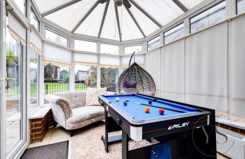 Wednesbury House | Spacious 5BR Home in 113 Park Lane with Free Parking Near M6 and Walsall Town Centre