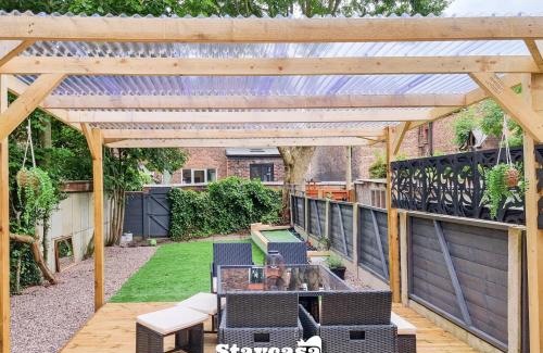 Manchester House | Spacious 5br Home In Leafy Withington