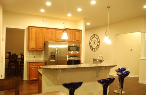The Glade House | Spacious 5BR House, 2 pools, bike to beach, rec room, tennis & pickle