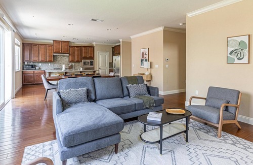 Dublin House | Spacious 5BR House in Dublin