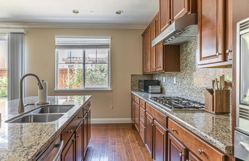 Dublin House | Spacious 5BR House in Dublin