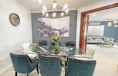 Hallam House | Spacious 5BR House in Hallam near Bunjil Place