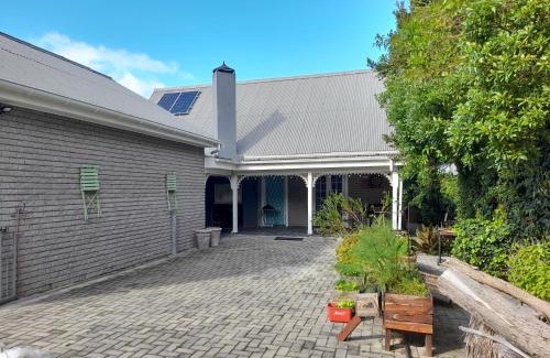 Onrus House | Spacious 5BR House near Davies Pool