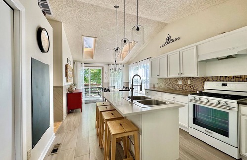 Northwest Arvada House | Spacious 5BR Mountain Retreat - Special Monthly Rates!