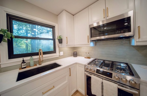 Granger House | Spacious 5BR Retreat w/Wet Bar, Backyard – 10min to Notre Dame