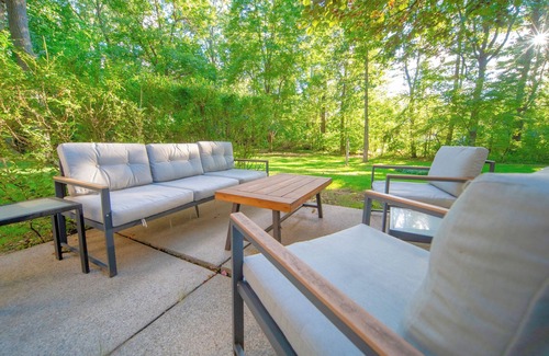 Granger House | Spacious 5BR Retreat w/Wet Bar, Backyard – 10min to Notre Dame