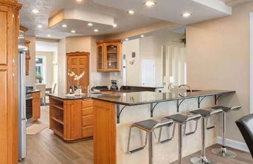 Bismarck House | Spacious 5BR River Retreat - Pool, Sauna, Golf & Stunning Views