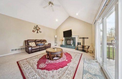 Solon House | Spacious 5BR Solon Home - BBQ Grill, Fire Pit