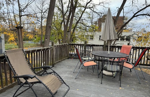 Old West Side House | Spacious 5BR Townhouse w/Roof Deck, Walk to Main St in Ann Arbor