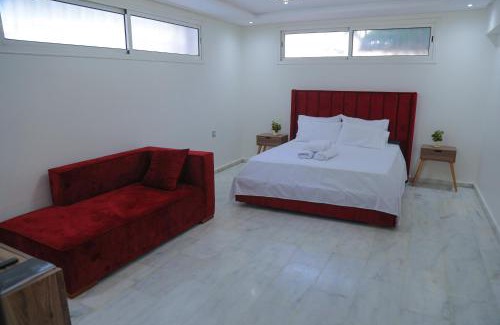 Tamariss Villa | Spacious 5BR Villa & Private Pool - Walk to the Beach in 2 Minutes