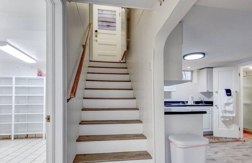 Barths House | Spacious 5BR w/Backyard & Foosball - Dog friendly!