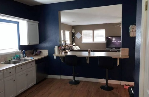 Groves House | Spacious 5BRs for Rent in Groves!